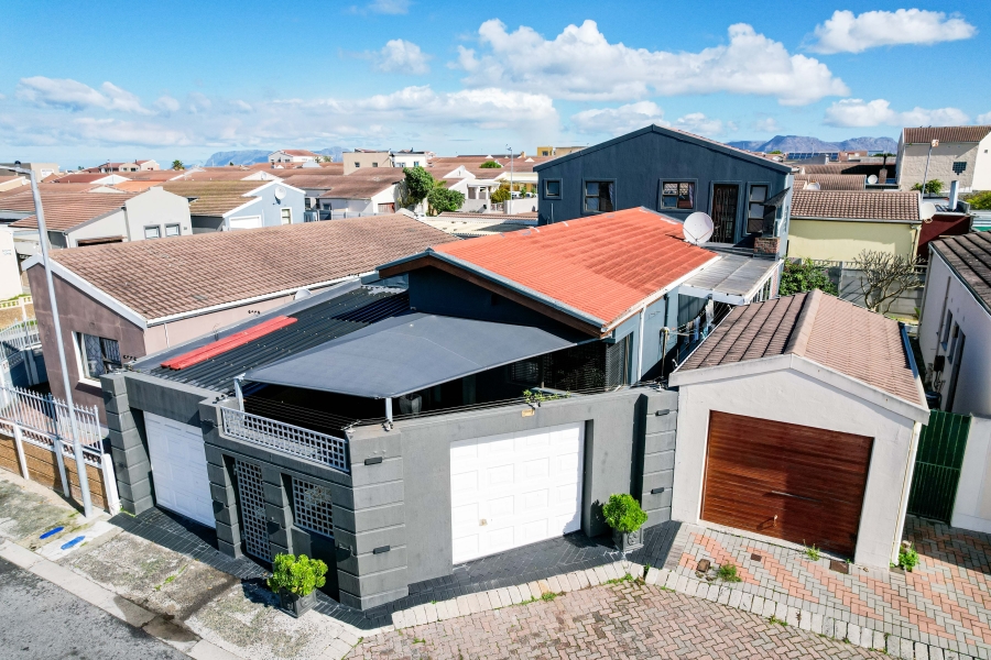 3 Bedroom Property for Sale in Strandfontein Village Western Cape